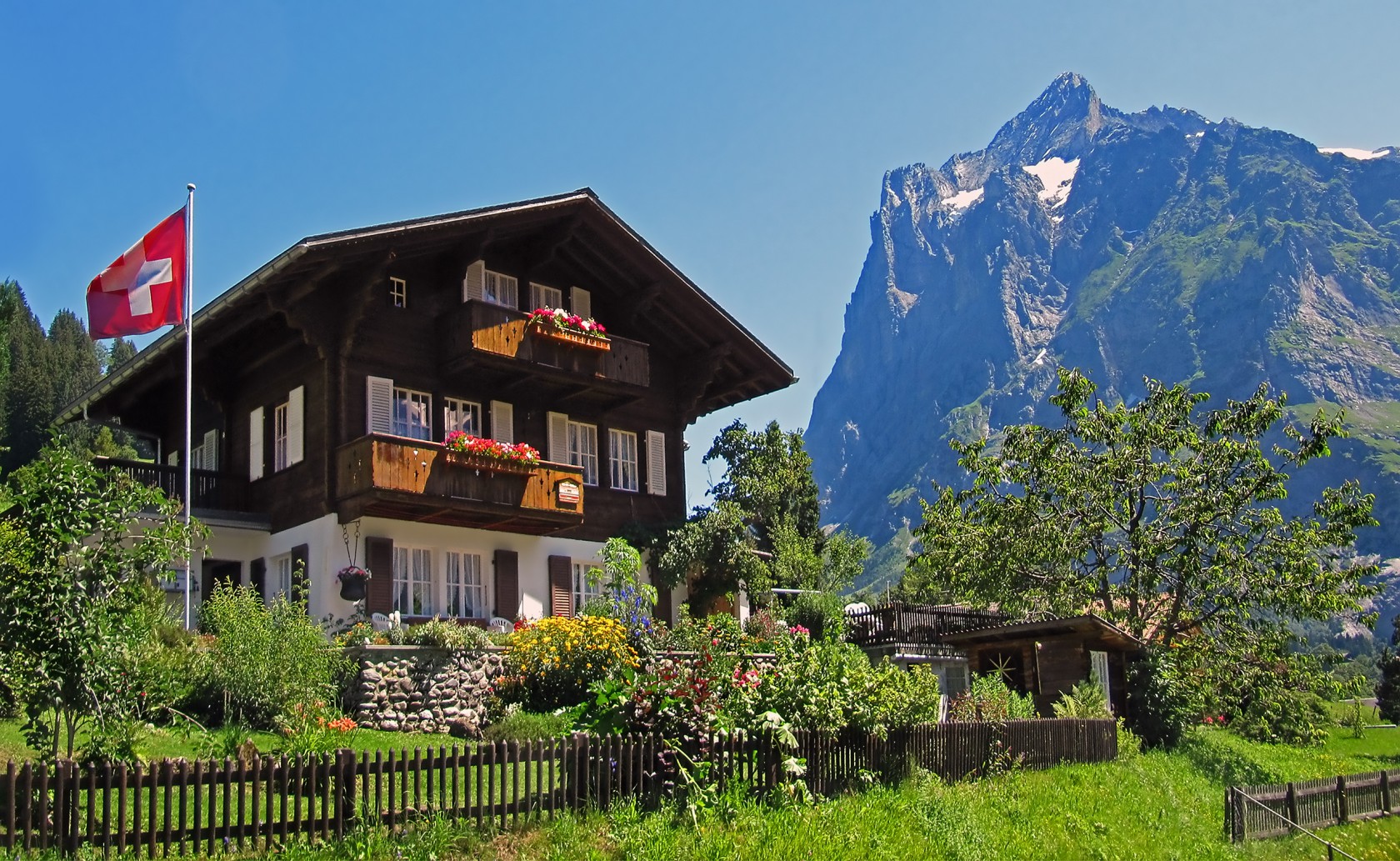 グリンデルワルトで暮らすように滞在♪【貸し別荘シャレーに泊まる！】