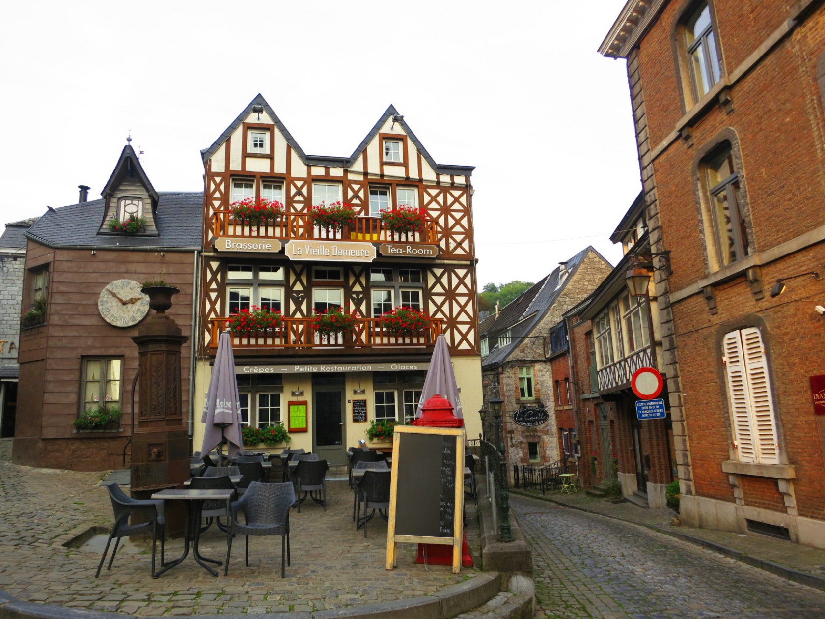 ベルギーの隠れた魅力！アルデンヌ デュルビュイと古城をめぐる旅