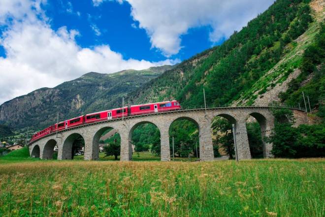 氷河!ベルニナ急行列車!絶景☆スイス鉄道の旅